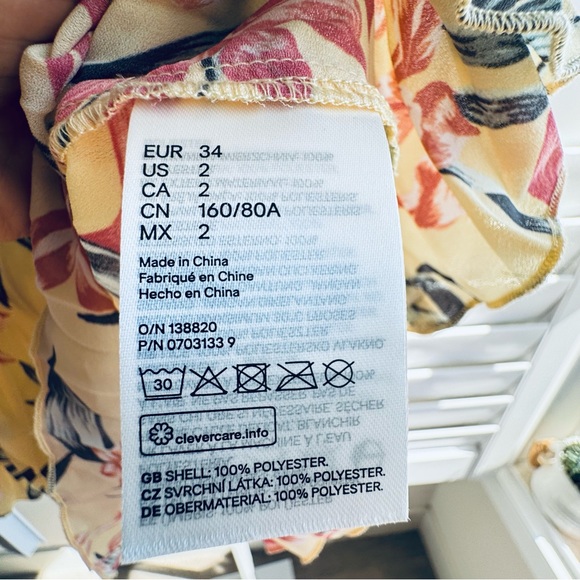 H & M. Pleated camisole. Size S - Picture 8 of 8